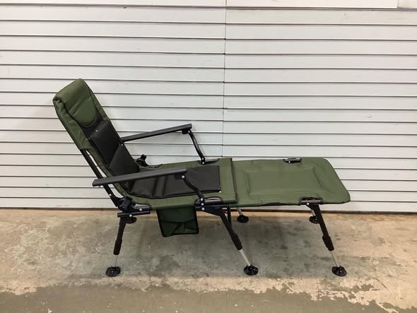 Gymax Oversized Foldable Fishing Chair for Adults Camping Chair w/ Detachable Footrest
