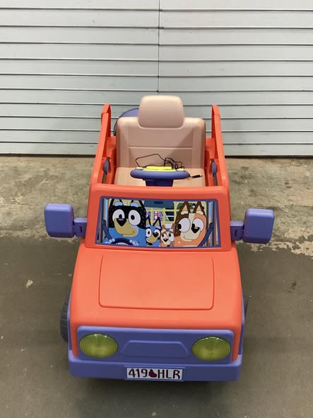 Bluey Heeler Family Vehicle 12-Volt Battery Powered Ride-On