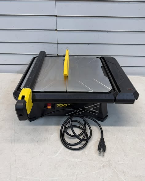 QEP 700XT 3/4 HP Wet Tile Saw with 7 in. Blade and Table Extension