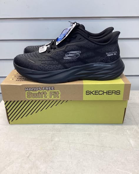 Black Skechers Men's Hands Free Swift Fit Lite-Foam Sneaker -Size 11
