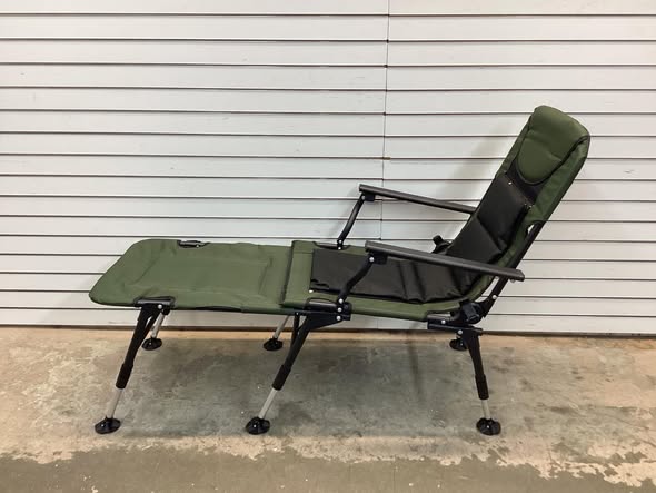 Gymax Oversized Foldable Fishing Chair for Adults Camping Chair w/ Detachable Footrest