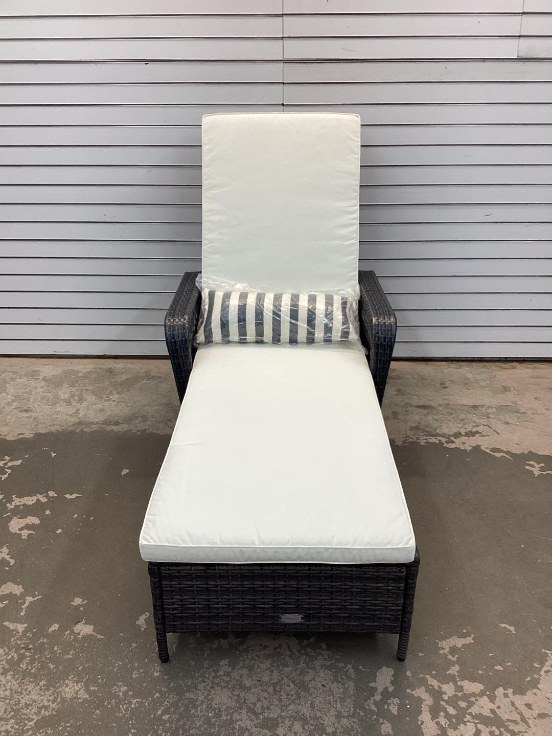 PATIOJOY Outdoor Chaise Lounge Chair Recliner with 6-Level Backrest Cushion and Pillow