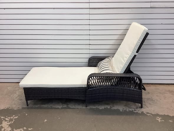 PATIOJOY Outdoor Chaise Lounge Chair Recliner with 6-Level Backrest Cushion and Pillow