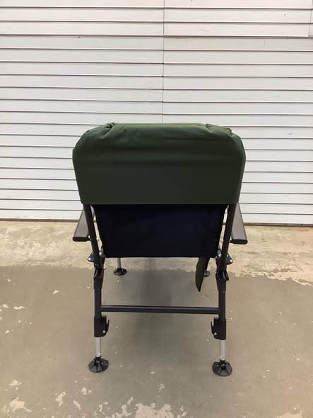 Gymax Oversized Foldable Fishing Chair for Adults Camping Chair w/ Detachable Footrest