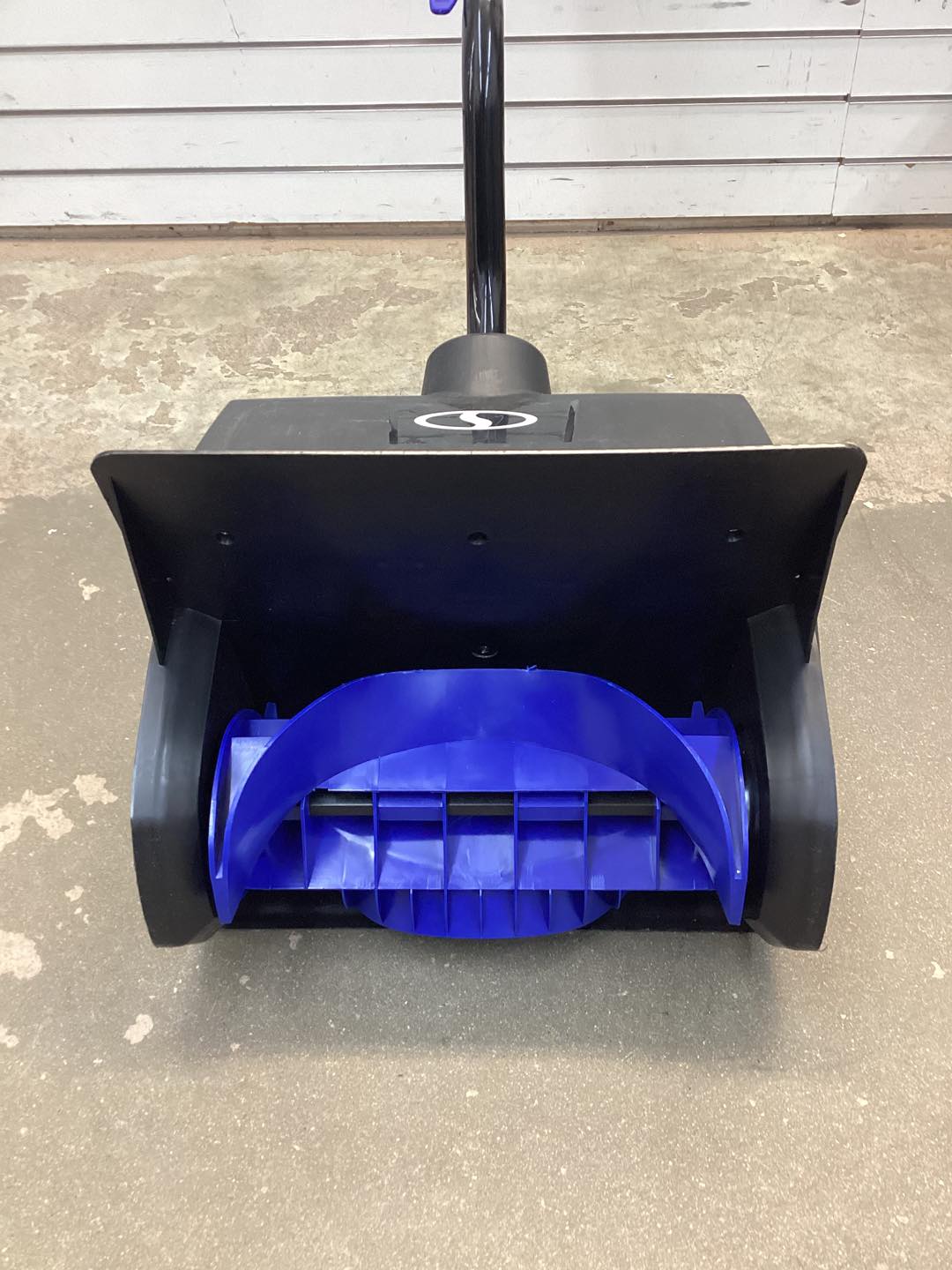 Snow Joe 24V 13 Inch Wide Cordless Snow Shovel with Cover + 4.0Ah Battery / Charger