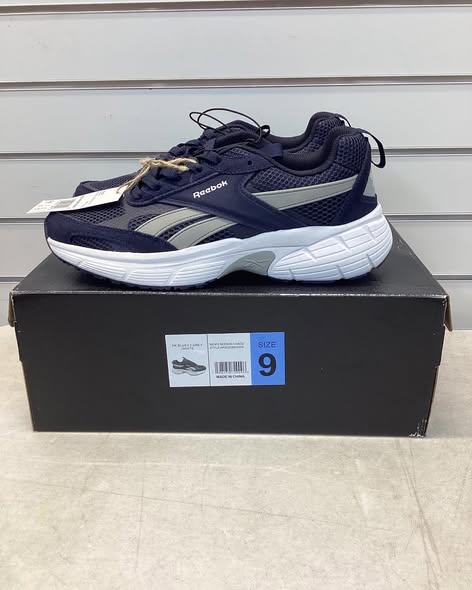 Reebok Men's Chaos Running Sneaker, dark blue, light grey, white. Size 9