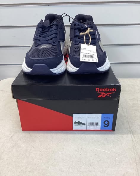 Reebok Men's Chaos Running Sneaker, dark blue, light grey, white. Size 9