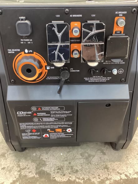 Generac 3600 / 3000-Watt Dual Fuel Electric Switch Gasoline / Propane Inverter Portable Generator with COSense-IQ3600 DF