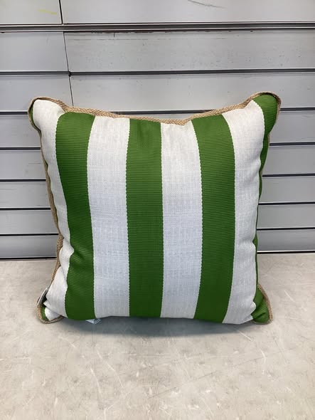 STUDIOCHIC 20” x 20” Twin Palms Home Summer Brights Indoor/Outdoor Decorative Pillow