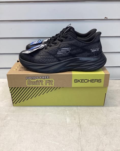 Black Skechers Men's Hands Free Swift Fit Lite-Foam Sneaker -Size 10.5