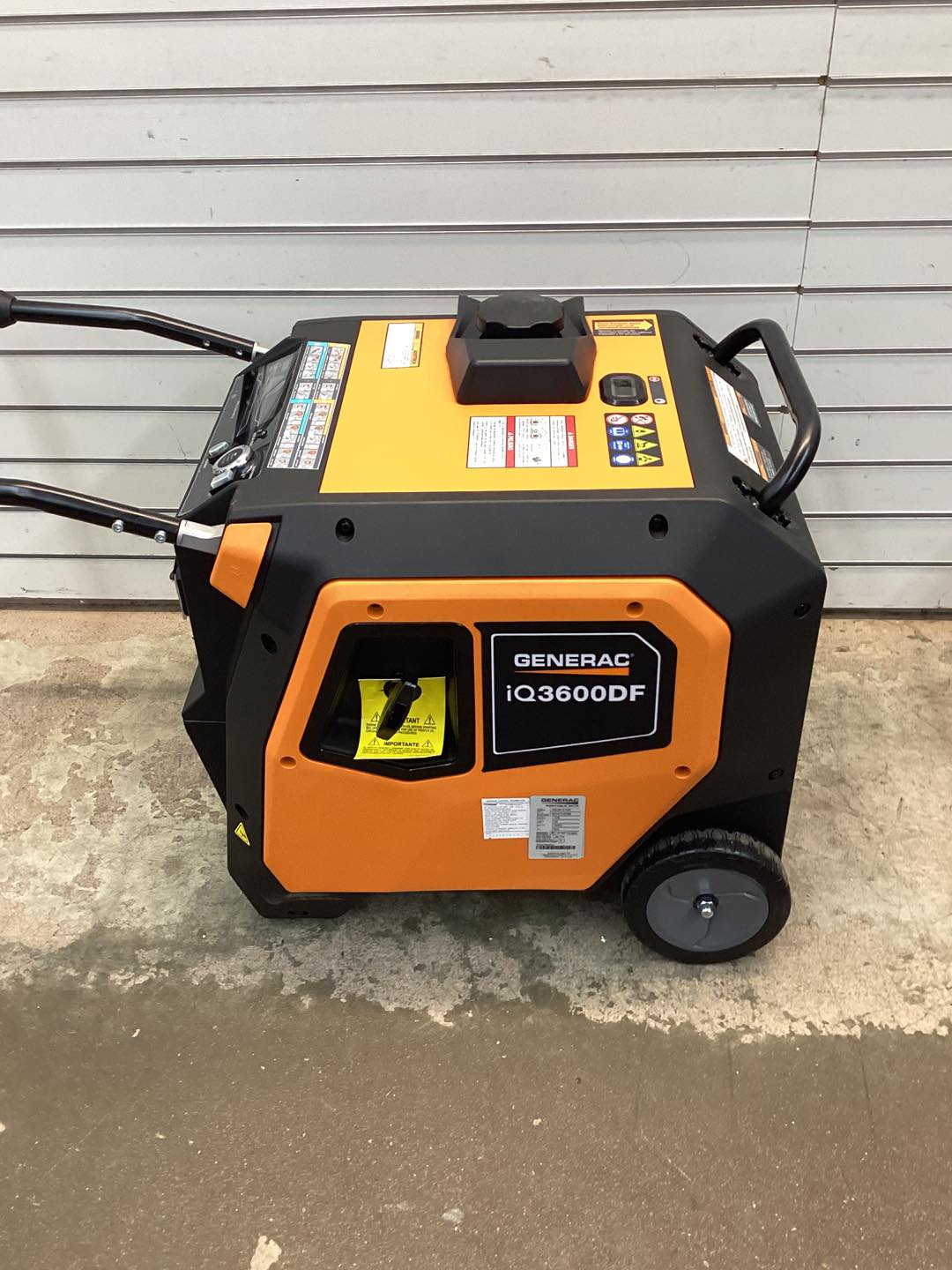 Generac 3600 / 3000-Watt Dual Fuel Electric Switch Gasoline / Propane Inverter Portable Generator with COSense-IQ3600 DF