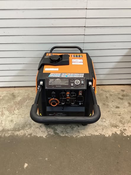 Generac 3600 / 3000-Watt Dual Fuel Electric Switch Gasoline / Propane Inverter Portable Generator with COSense-IQ3600 DF