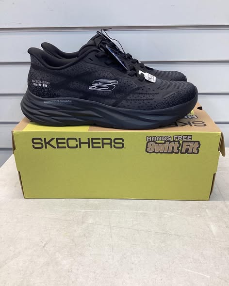 Black Skechers Men's Hands Free Swift Fit Lite-Foam Sneaker -Size 11