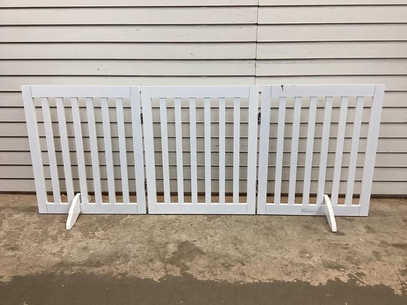 Renn Wood Free Standing Pet Gate with a Pair of Support Feet
