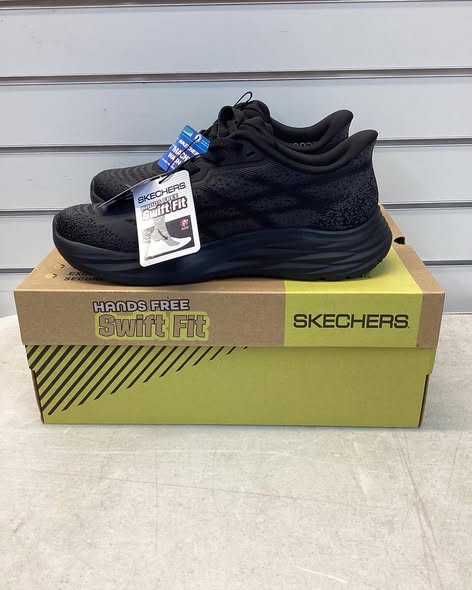 Black Skechers Men's Hands Free Swift Fit Lite-Foam Sneaker -Size 8