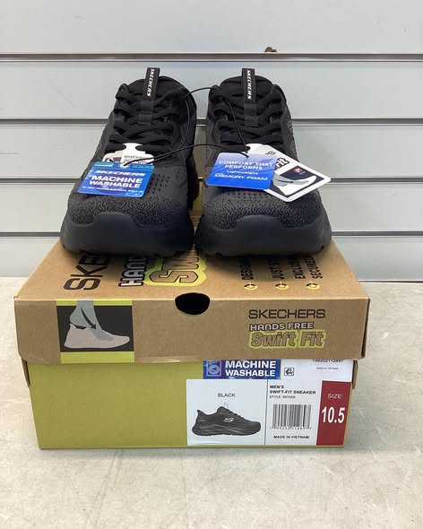 Black Skechers Men's Hands Free Swift Fit Lite-Foam Sneaker -Size 10.5