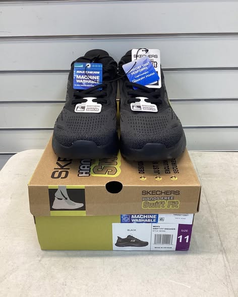 Black Skechers Men's Hands Free Swift Fit Lite-Foam Sneaker -Size 11