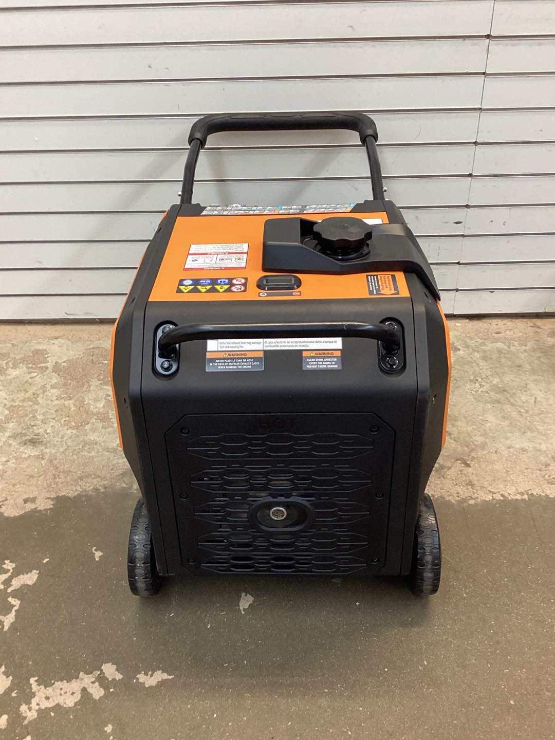 Generac 3600 / 3000-Watt Dual Fuel Electric Switch Gasoline / Propane Inverter Portable Generator with COSense-IQ3600 DF