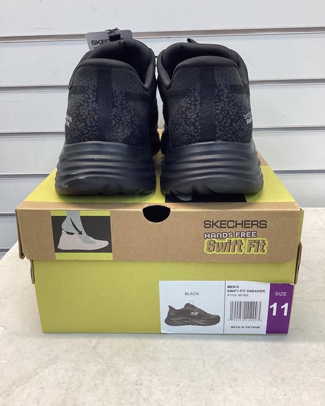 Black Skechers Men's Hands Free Swift Fit Lite-Foam Sneaker -Size 11