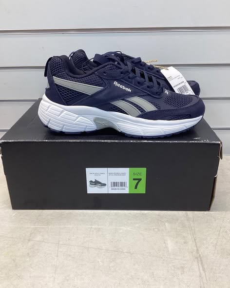 Reebok Men's Chaos Running Sneaker, dark blue, light grey, white. Size 7