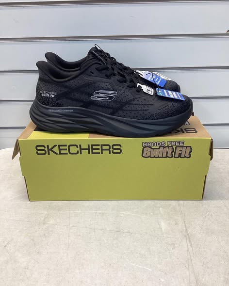 Black Skechers Men's Hands Free Swift Fit Lite-Foam Sneaker -Size 10.5