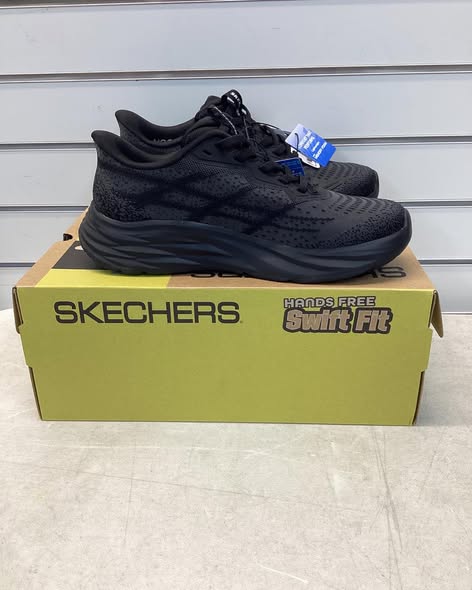 Black Skechers Men's Hands Free Swift Fit Lite-Foam Sneaker -Size 8