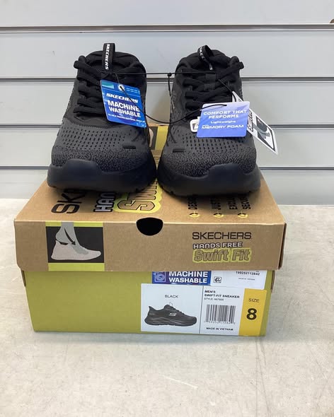 Black Skechers Men's Hands Free Swift Fit Lite-Foam Sneaker -Size 8