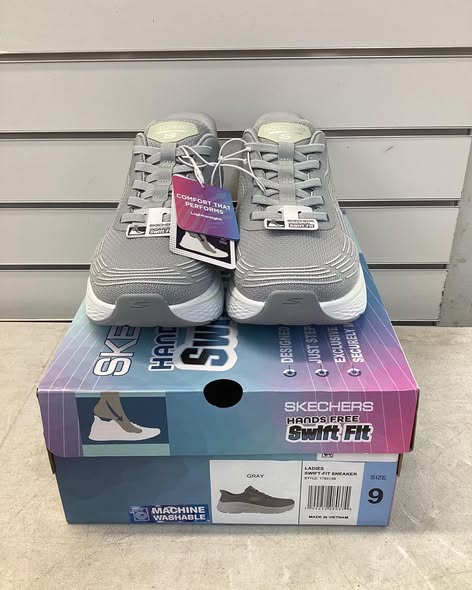 Skechers Women's Swift Fit Sneaker gray/light green/white. size 9