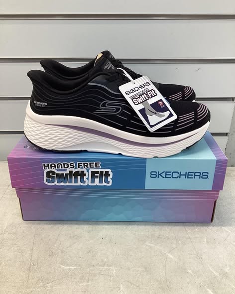 Skechers Women's Swift Fit Sneaker black/purple/white. size 7.5