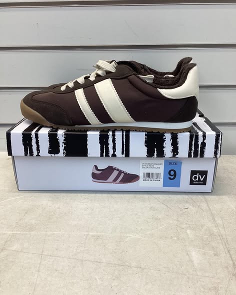 DV by Dolce Vita Women's Lace-Up Sneaker Size 9