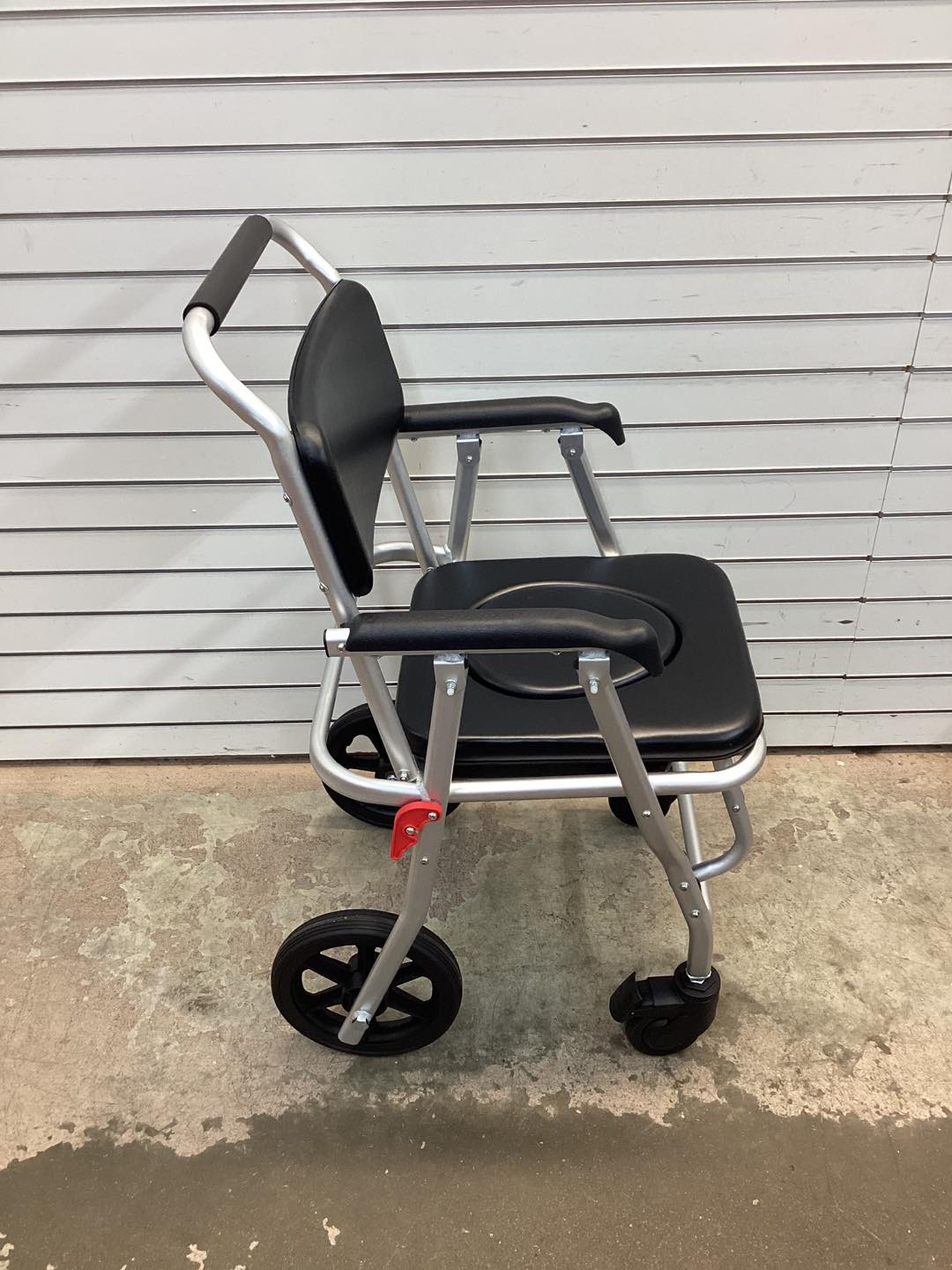 Costway 4-in-1 Foldable Bedside Commode Chair with Brakes and Bucket and Footrest