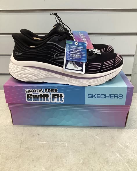 Skechers Women's Swift Fit Sneaker black/purple/white. size 10