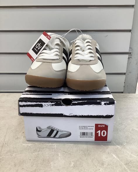 DV by Dolce Vita Women's Lace-Up Sneaker. Black/white size 10