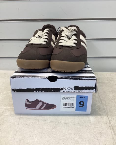 DV by Dolce Vita Women's Lace-Up Sneaker Size 9