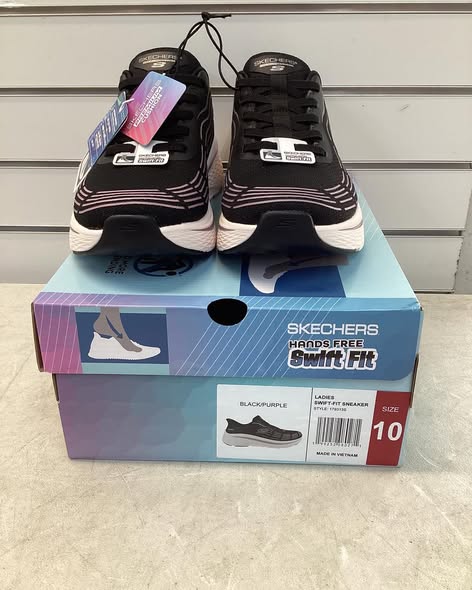 Skechers Women's Swift Fit Sneaker black/purple/white. size 10