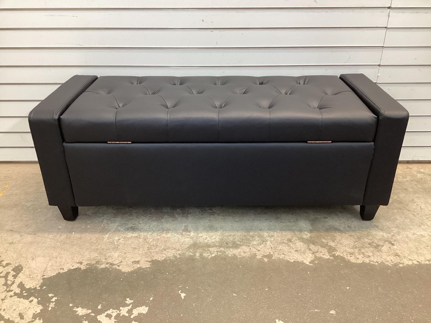 50.5‘ Wide Tufted Faux Leather Upholstered Storage Bench