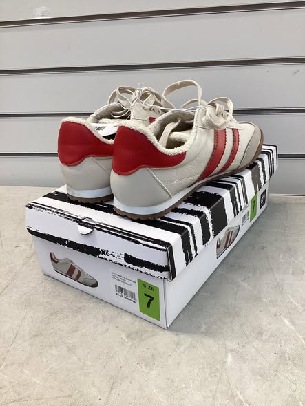 DV by Dolce Vita Women's Lace-Up Sneaker. Red/Multi size 7