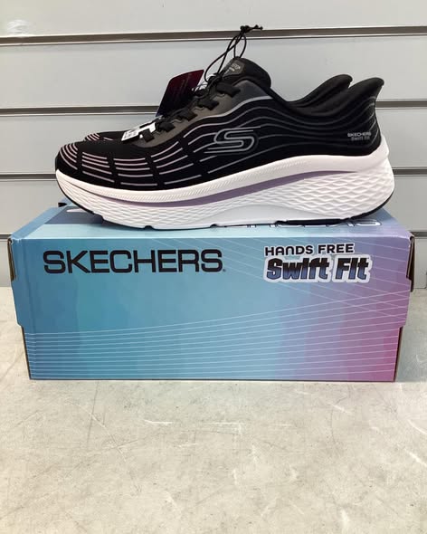 Skechers Women's Swift Fit Sneaker black/purple/white. size 10