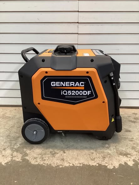 Generac 5200 Starting / 3900 Running Watt Gasoline/Liquid propane Dual Fuel Portable Generator
