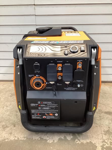 Generac 5200 Starting / 3900 Running Watt Gasoline/Liquid propane Dual Fuel Portable Generator