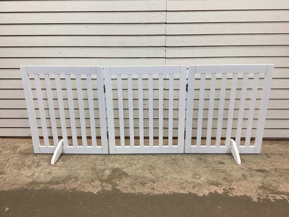 Renn Wood Free Standing Pet Gate with a Pair of Support Feet