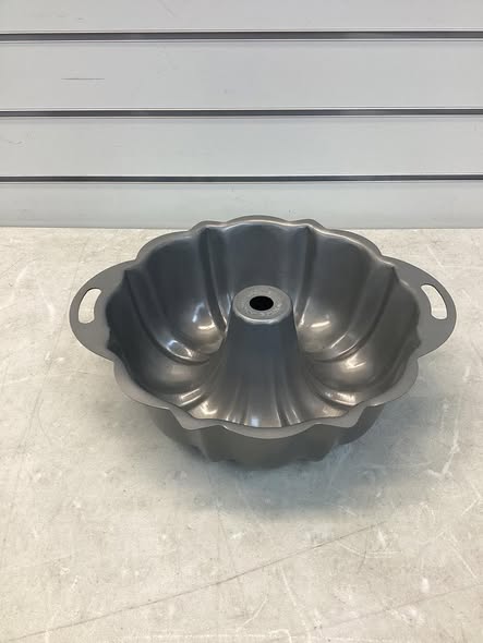 Nordic Ware Bundt Anniversary 12 Cup Formed Aluminum Pan