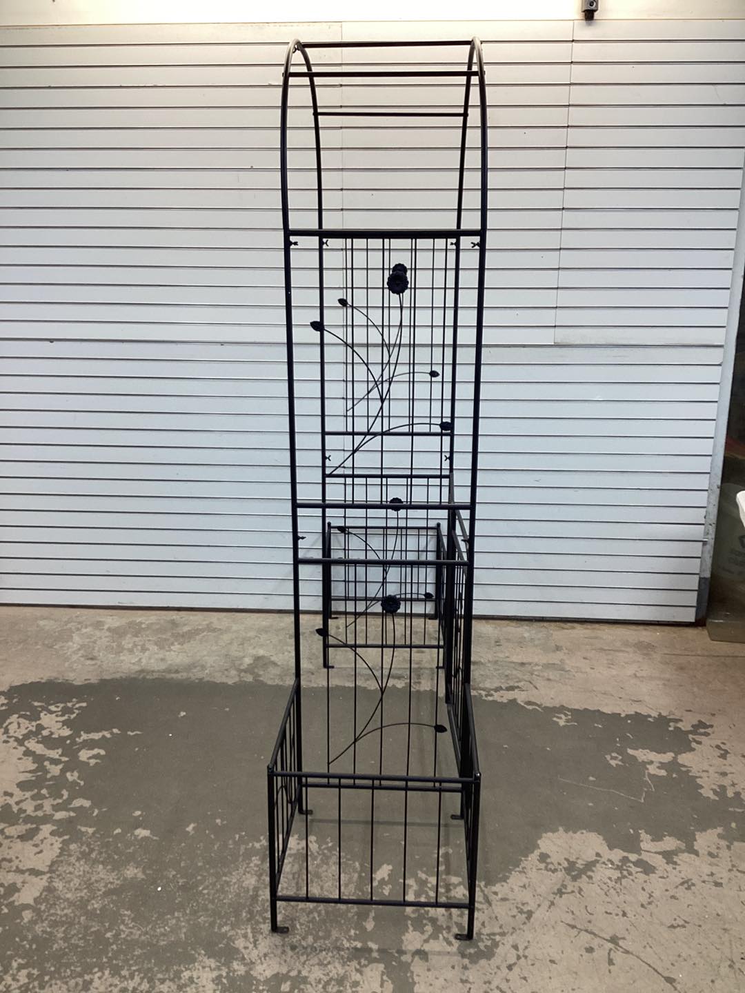 Costway - 87" Garden Arbor Arched Lockable Gate Top Arbor Trellis with Side Planters - Black
