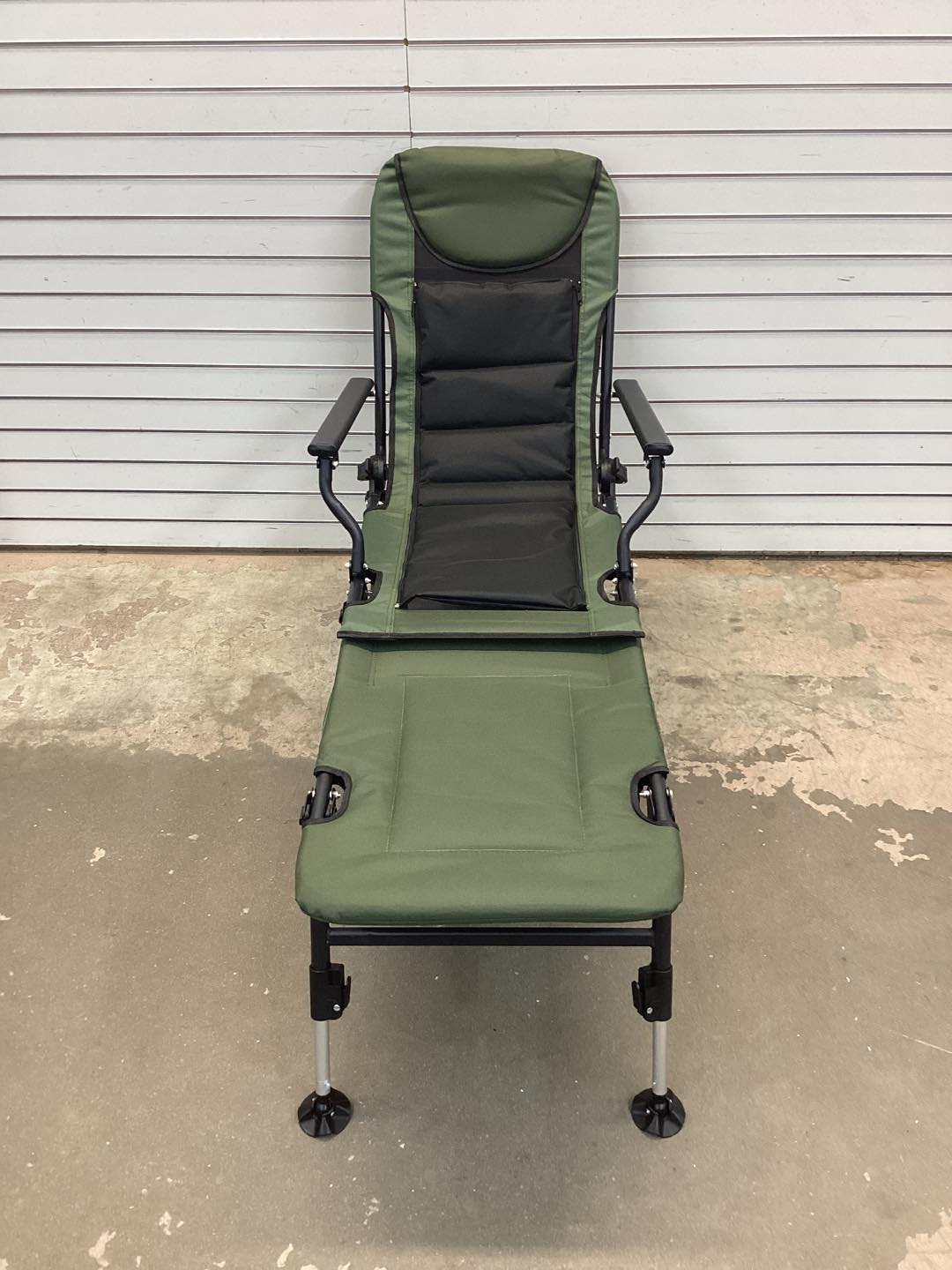 Gymax Oversized Foldable Fishing Chair for Adults Camping Chair w/ Detachable Footrest