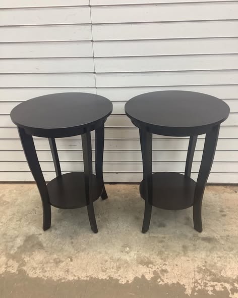 Costway - 2 PCS 2-Tier End Table 18'' Round Compact Sofa Side Nightstand with Storage Shelf.