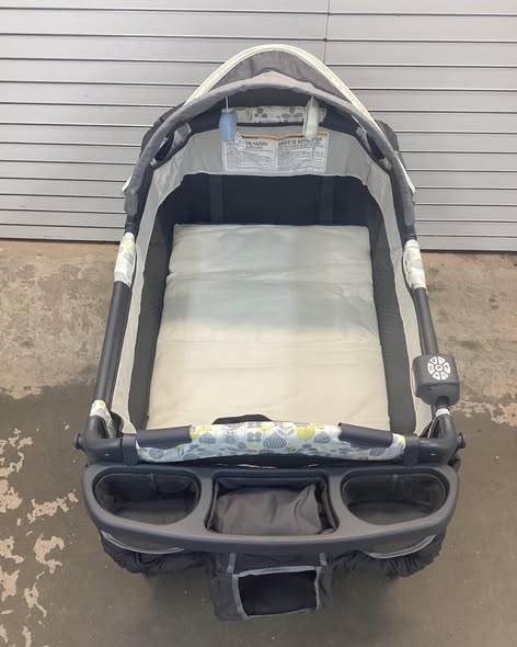 BABY JOY 4 in 1 Pack and Play, Portable Baby Playard with Bassinet & Flip-Away Changing Table