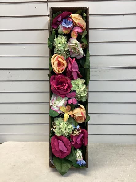 Member’s Mark 6' Spring Floral Garland