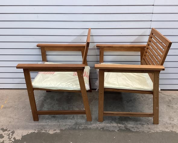 Kadehome Set of 2 Natural Solid Wood Outdoor Dining Chairs with Off White Cushions and Slatted Seat