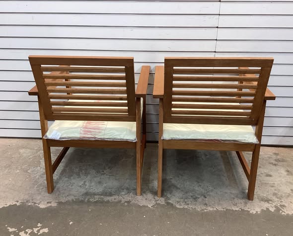 Kadehome Set of 2 Natural Solid Wood Outdoor Dining Chairs with Off White Cushions and Slatted Seat