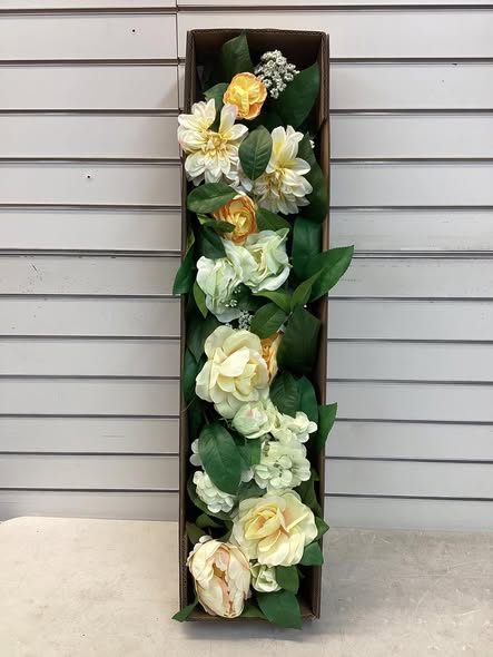 Member’s Mark 6' Spring Floral Garland